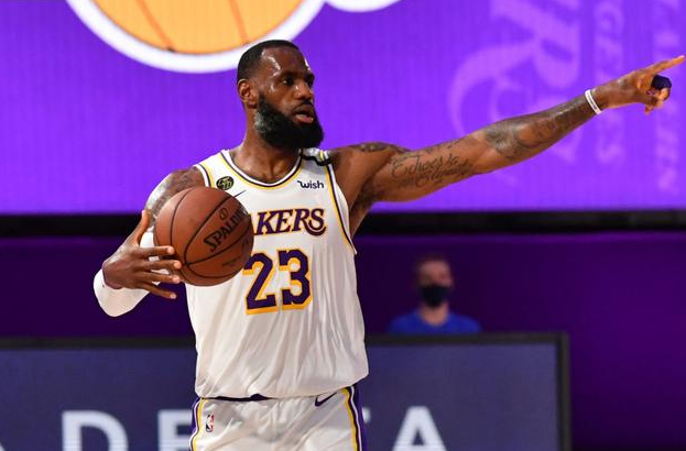 詹姆斯空砍12分5助 热身赛湖人不敌独行侠