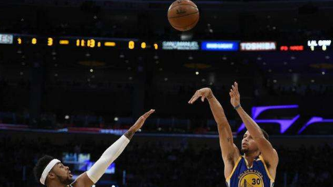 库里被谁盖过帽 NBA比赛谁帽过库里的球