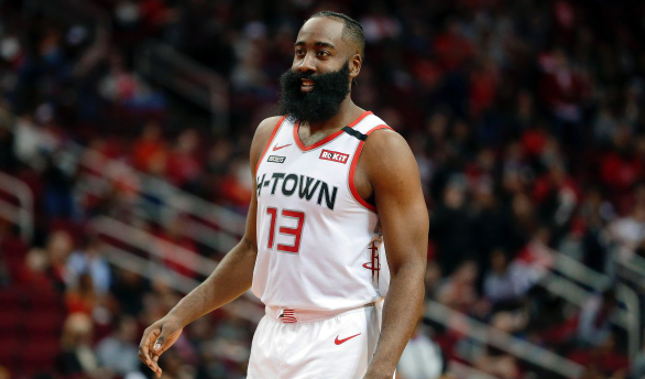 詹姆斯表示NBA规则漏洞太大，哈登库里已经利用规则获得很多虚假成绩