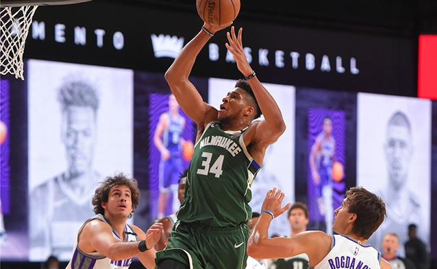 字母哥15+9科沃尔22分 雄鹿热身赛力克国王