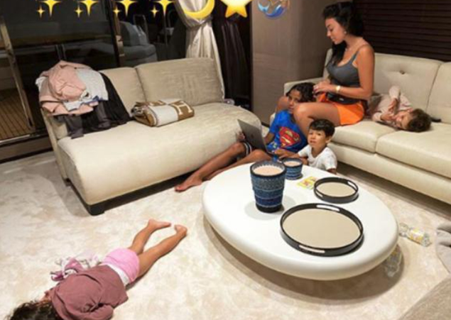 C罗夺冠之夜乔治娜第一时间送上祝福!