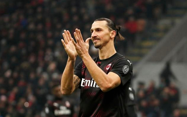 伊布接受大幅度降薪续约AC米兰,这才是真爱!