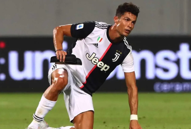 C罗点球未打进,因莫比莱上演帽子戏法拉开差距,而莱万要晕哭