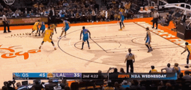 库里被晃倒的经典场面，还有四个可以相提并论