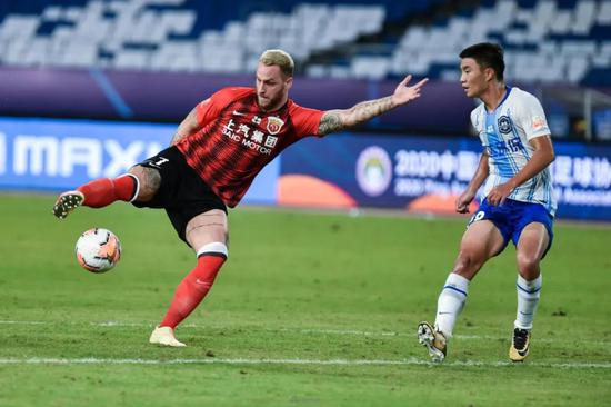 上海上港获胜仅靠外援碾压，其中教练的出色的战术也是分不开的