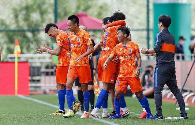 对于物质上的投入，中超远远的比你想象中的要好 大连人青训基地草皮都能与世界杯媲美