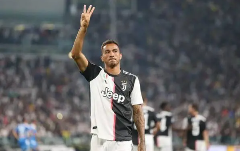 人生赢家：说啥呢，不止C罗，我也拿过三大联赛的冠军