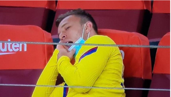 巴萨欧冠之战在即却再出幺蛾子，中场巨星提出离开巴萨