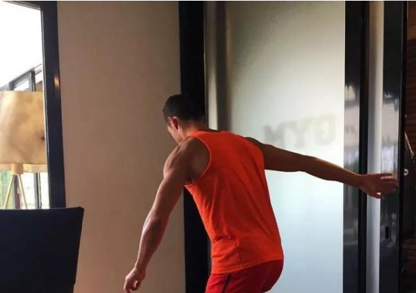 c罗真的不抽烟不喝酒吗 C罗到底有多么自律