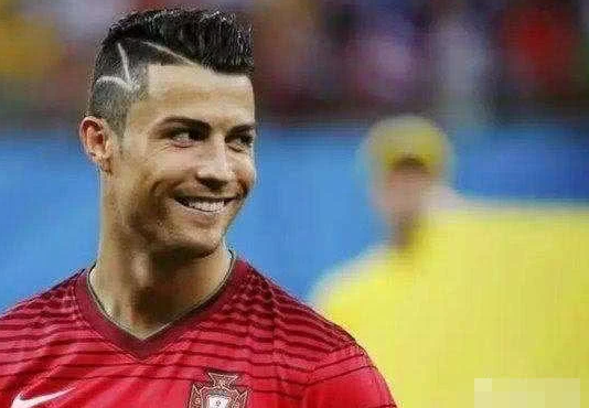 c罗和梅西谁成名早 C罗和梅西谁先成名的