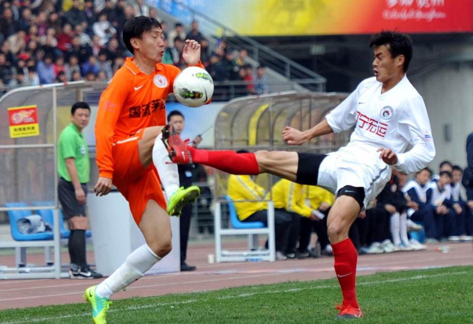 中超虽然球迷不能现场的为喜欢的球队加油助威,但是有现在有球景房让你更好的欣赏球赛