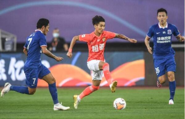 我们所有的努力都没有白费,中超首轮本土球员的发挥非常的出色