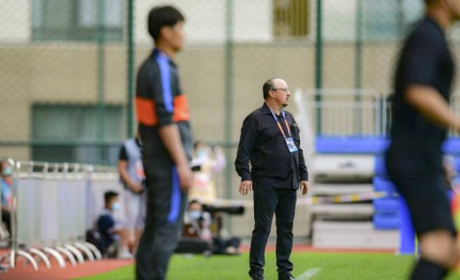 格德斯昨晚已经回归鲁能,参加训练,贝尼特斯对队员要求严格