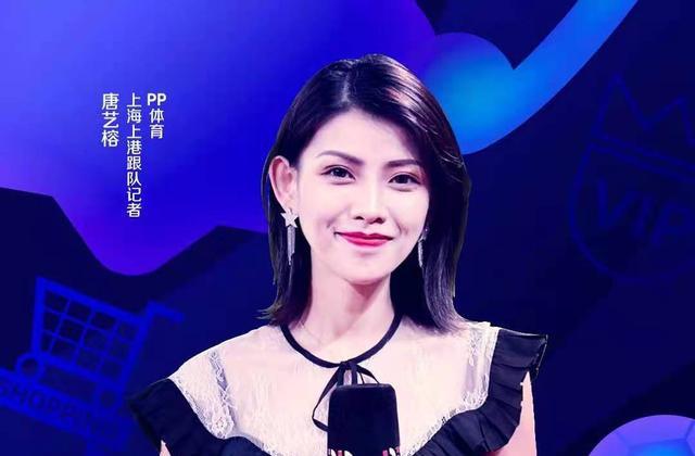 美女记者主播与球员们零距离互动,中超的太太团慌了没有