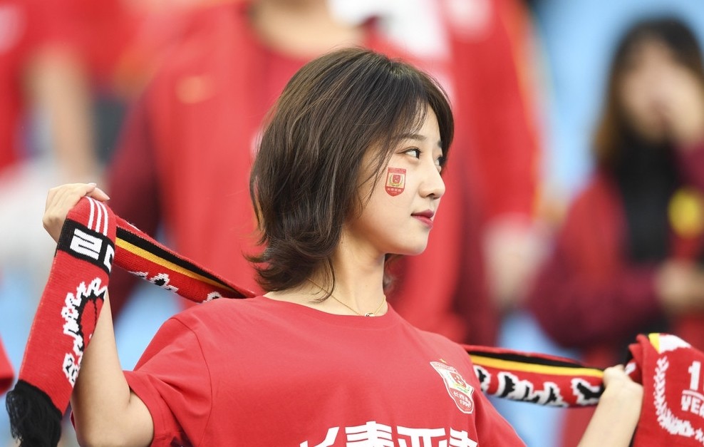 中超看台美女大盘点,这年头,谁还没有个美女球迷了