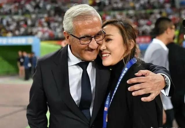 中超唯一女老板有多热爱足球,将队徽纹在身上