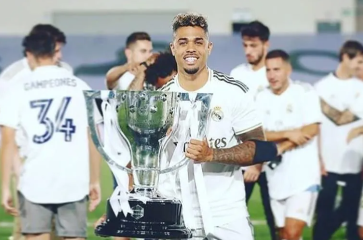 皇马球星是如何感染上新冠的？不戴口罩混迹酒吧夜店