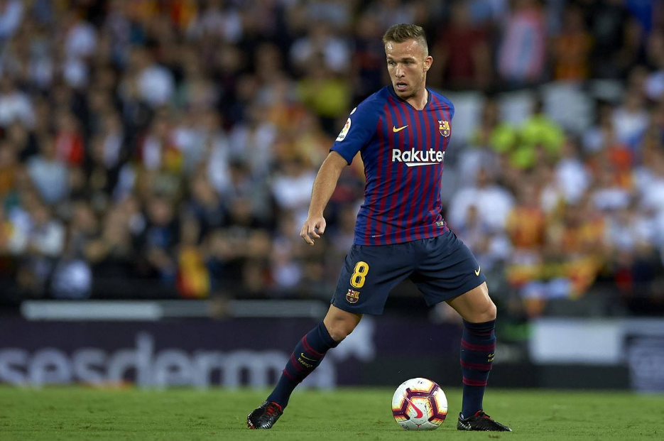 巴萨中场阿图尔拒绝为巴萨效力，小将蒙楚的未来或将改变