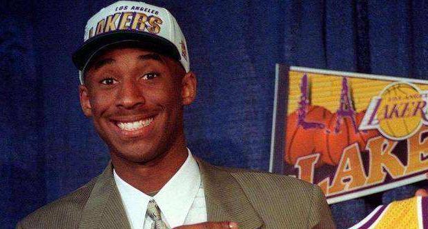 科比参见选秀还是个青涩的男孩，谁又能想到他将制霸NBA呢