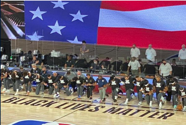 NBA复赛球员为什么集体下跪？NBA鹈鹕和爵士比赛球员下跪原因