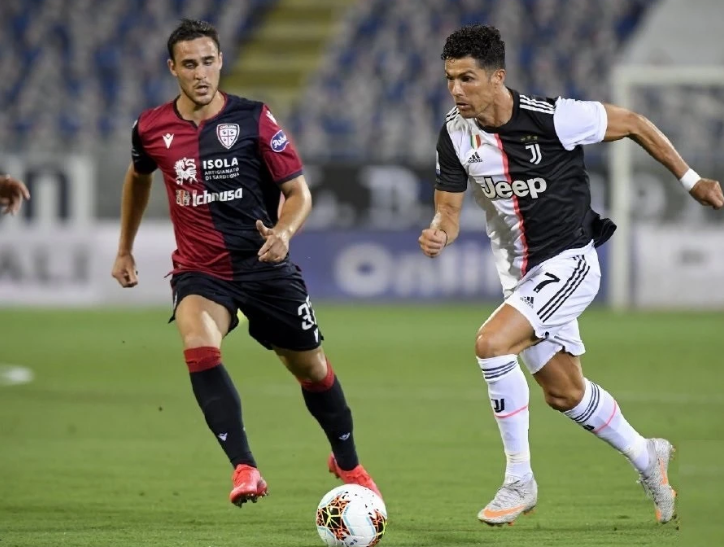 C罗心态已崩，7次强行远射，为了金靴已经不管不顾