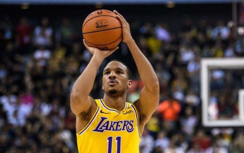 jr史密斯为什么叫带刀侍卫？带刀侍卫jr史密斯什么意思？