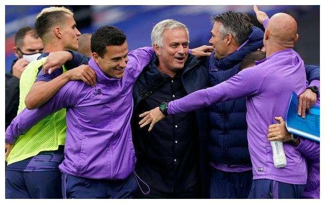 英超的热闹以及高水平,这些老炮儿才是最佳导演