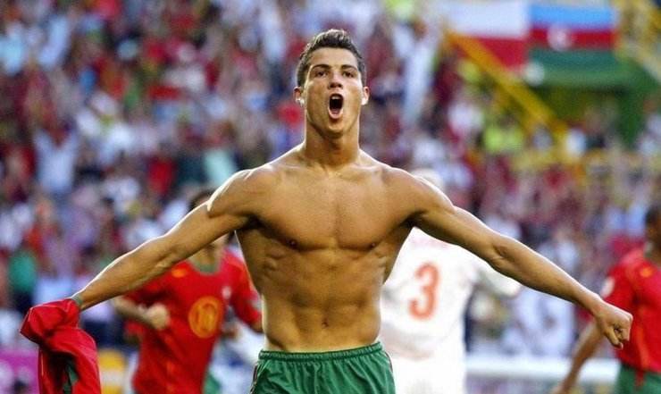 C罗就是这么的豪横，数字7=3个英超冠军+2个西甲冠军+2个意甲冠军