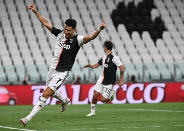 侥幸夺冠的尤文10连冠稳了！头号对手深陷内讧危机