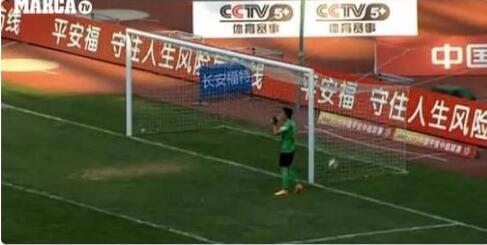 盘点中超十大名梗之淡定喝水哥