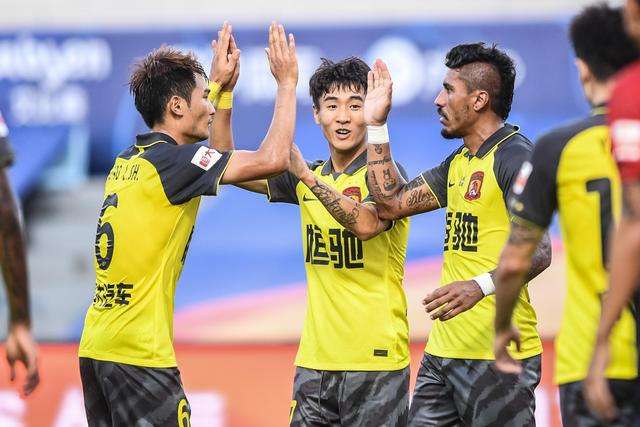 深圳佳兆业两连败，深足球迷哭晕在厕所，不不不，也不看看对手是谁