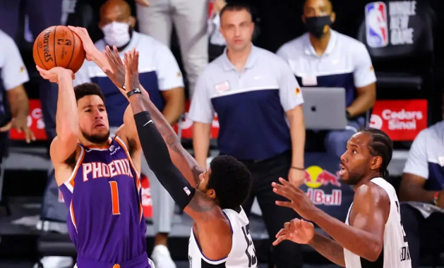 布克压哨绝杀快船 太阳凿船迎三连胜