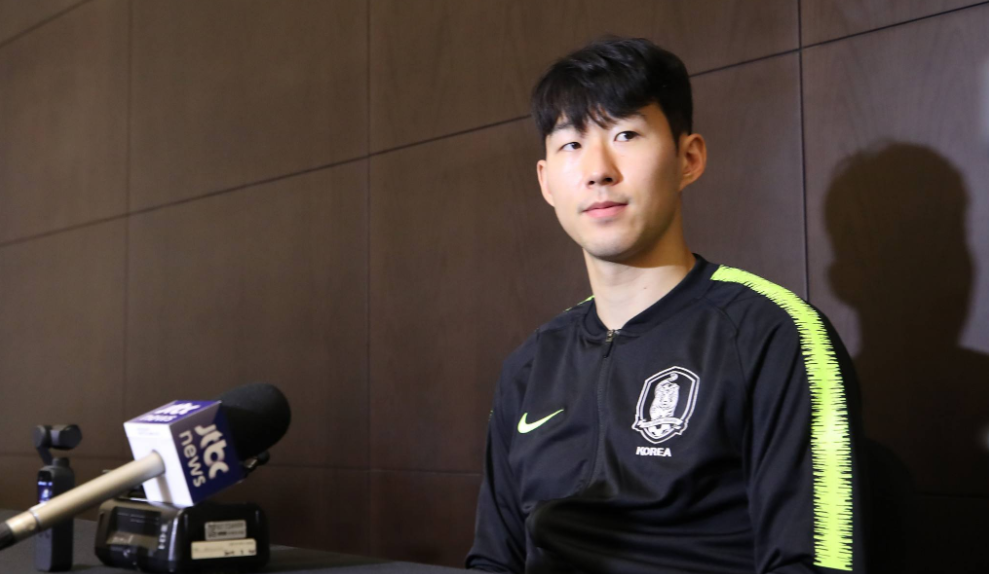 都在问孙兴慜能不能踢中锋，孙兴慜本人告诉你答案