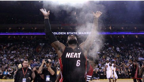 勒布朗詹姆斯和谁是同一届的新秀