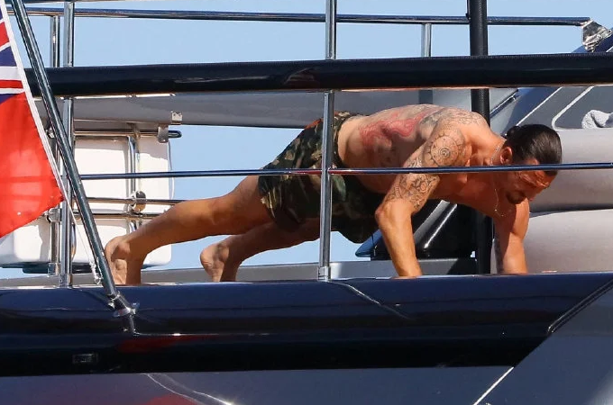 伊布最新图片 伊布度假时照片