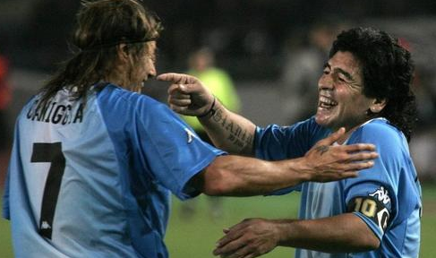 马拉多纳世纪之吻图片 马拉多纳世纪之吻是哪一年