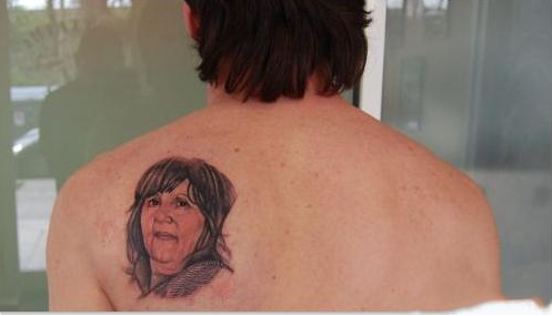 想知道梅西纹身有什么特殊的寓意吗？