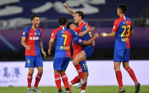 2020年中超联赛第3轮青岛黄海对战上海上港战报,挤压式防守让上港无能为力