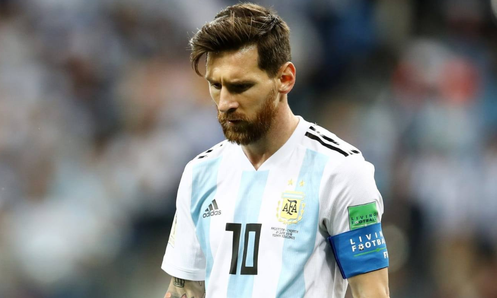 巴萨想卖掉苏牙,难怪梅西不想在巴萨呆了,这谁能忍?