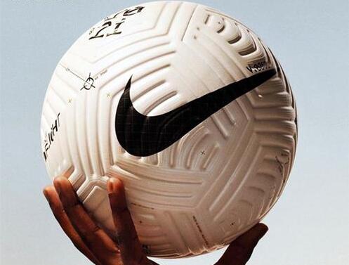 英超2021赛季用球 为近十年来最简约的足球