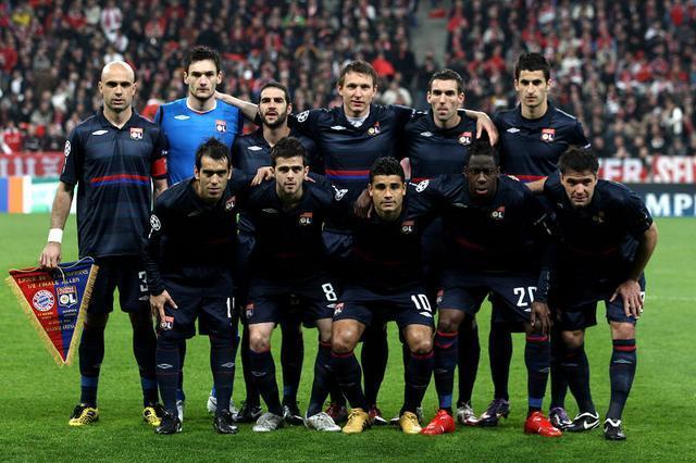 拜仁与里昂亲密互动 两队之间竟然有着这样的关系