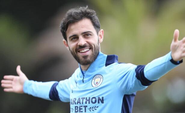 曼城球员与利物浦球迷再次爆发矛盾 你们读书少 喝酒去吧