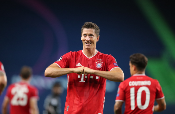 9场比赛15球 莱万可以封神