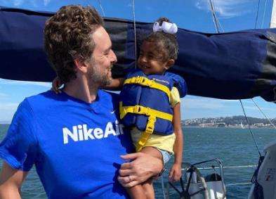 加索尔与科比妻女一同出游 瓦妮莎开会大笑一扫当初的阴霾