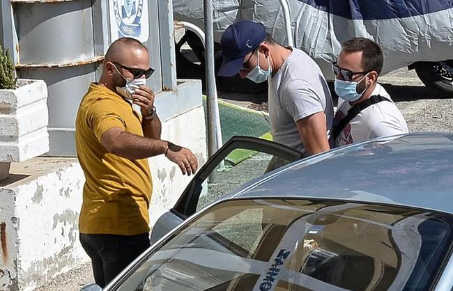 曼联队长马奎尔与曼城球迷发生冲突 斗殴袭警被捕贿赂脱罪未遂