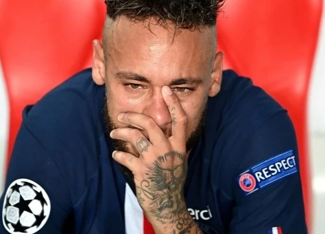 内马尔赛后落泪 内马尔赛后落泪拒绝登台领奖