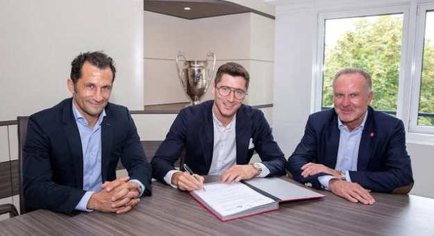 莱万年薪多少 拜仁莱万年薪