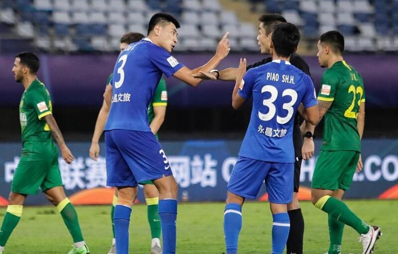 中超比赛中在线双标 中超的判罚又引发了争议