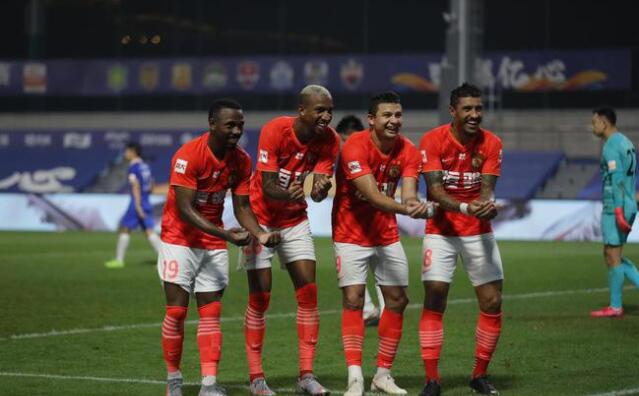 恒大外援闪耀重回榜首 恒大6名外援完全的打蒙了上海申花