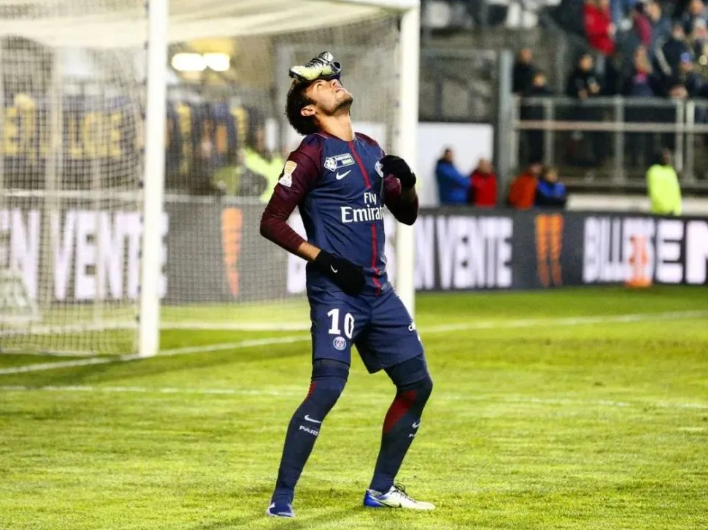 内马尔彪马球鞋 内马尔签约PUMA